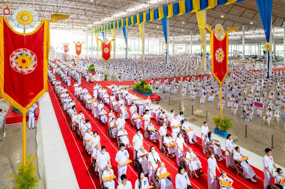 ภาพ No.251606:วันที่ 10 ตุลาคม พ.ศ. 2568 พิธีทอดผ้าป่าสมทบกฐินวัดพระธรรมกาย และสมทบกฐิน 30,000 กว่าวัดทั่วประเทศ ครั้งที่ 3 ณ สภาธรรมกายสากล วัดพระธรรมกาย