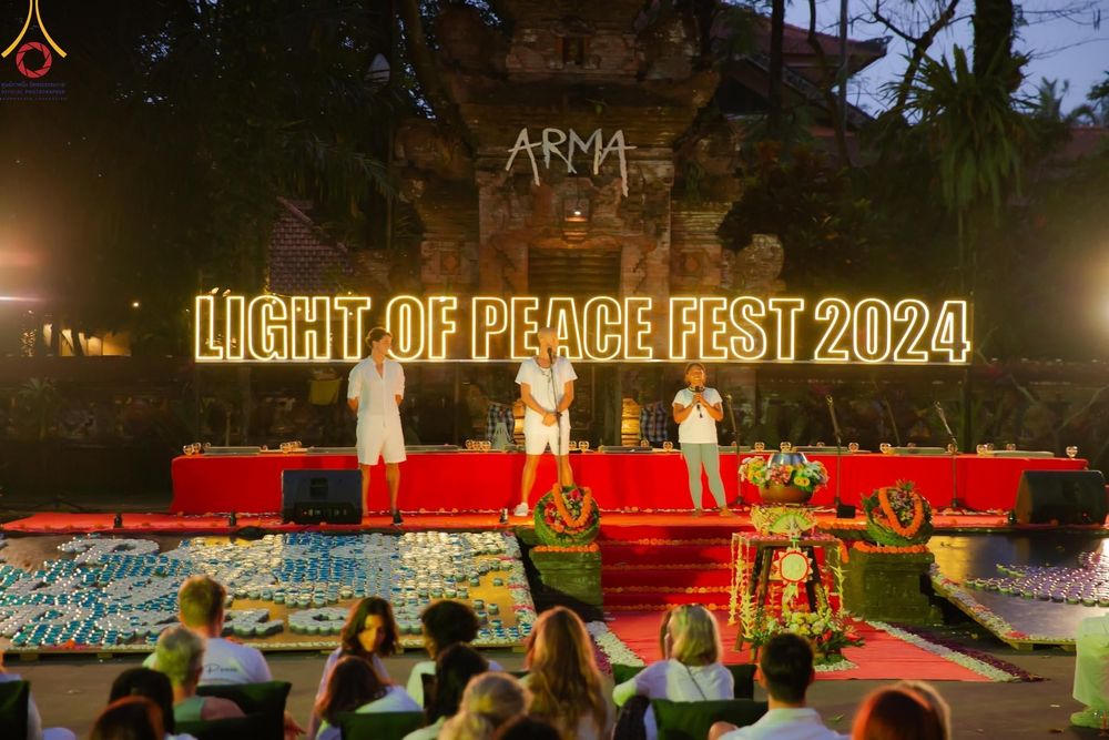 ภาพ No.156430:วัดพุทธบาหลีและวัดพระธรรมกาย จัดปฏิบัติธรรมนานาชาติ 1,151 คนจาก 78 ประเทศ ใน "วันสันติภาพสากล" ณ บาหลี อินโดนีเซีย วันเสาร์ที่ 21 กันยายน พ.ศ. 2567 เวลา 16.00-21.00 น. ณ พิพิธภัณฑ์ ARMA เมืองอูบุด จังหวัดบาหลี ประเทศอินโดนีเซีย