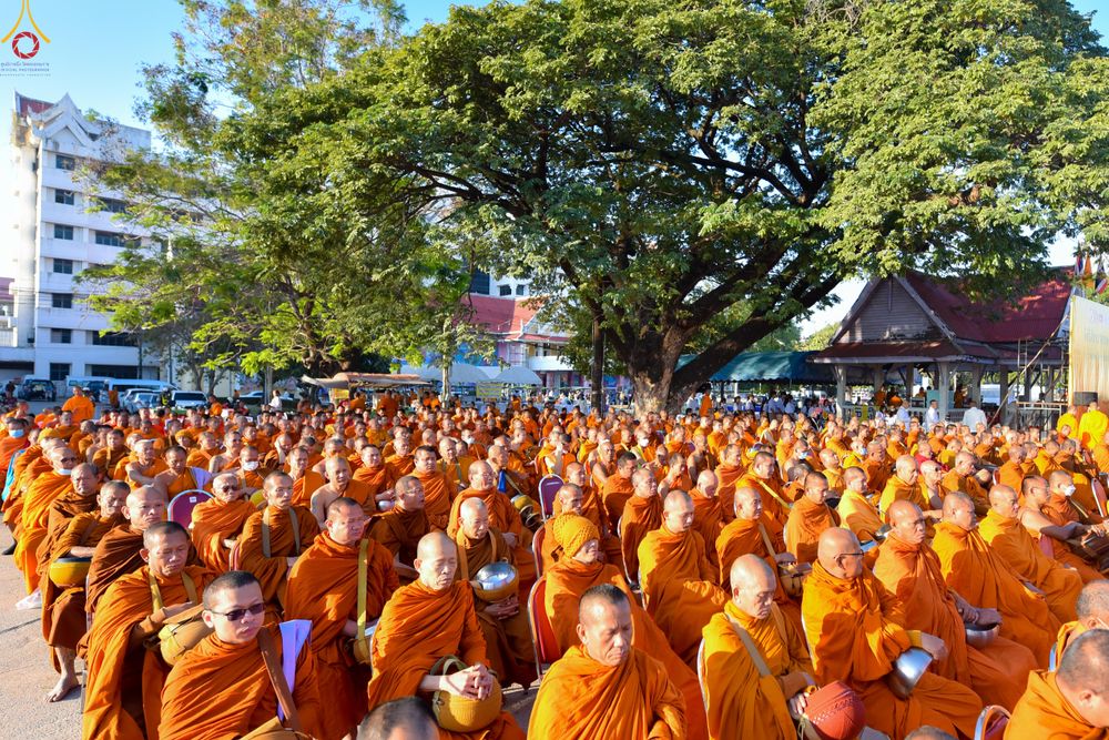 ภาพ No.280206:วันอังคารที่ ๓๐ ธันวาคม พ.ศ. ๒๕๖๘ พิธีตักบาตรพระ ๑,๐๖๙ รูป จังหวัดกาฬสินธุ์   ณ บริเวณสนามหน้าศาลากลาง จังหวัดกาฬสินธุ์ (หลังเก่า)