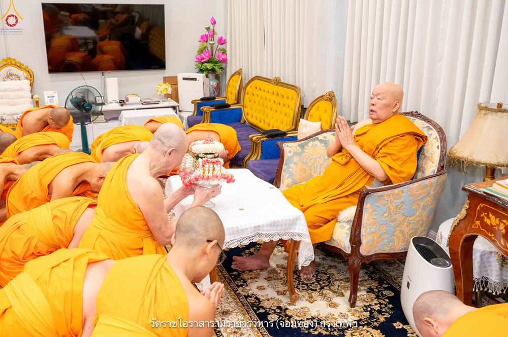 ภาพ No.342136:วันศุกร์ที่ 31 กรกฎาคม พ.ศ.2569 พระภิกษุวัดพระธรรมกาย ทำวัตรพระผู้ใหญ่เนื่องในวันเข้าพรรษา