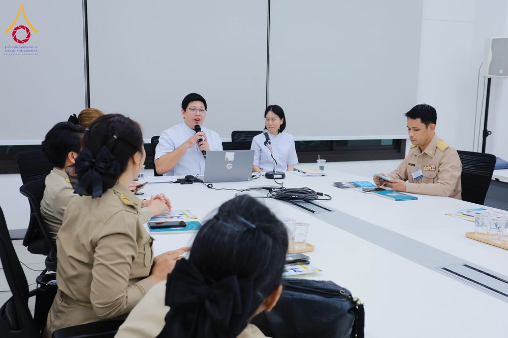 ภาพ No.311616:วันจันทร์ที่ 23 กุมภาพันธ์ พ.ศ. 2569 เปิดโลกทัศน์ผู้บริหารสถานศึกษายุคใหม่ เรียนรู้ต้นแบบการพัฒนาคนผ่านพลัง “บวร–V-Star” ผู้เข้ารับการพัฒนาตามโครงการ สพฐ. ศึกษาดูงานวัดพระธรรมกาย เสริมภาวะผู้นำคุณธรรมสู่การบริหารโรงเรียนอย่างยั่งยืน ณ อาคาร 100 ปี คุณยาย