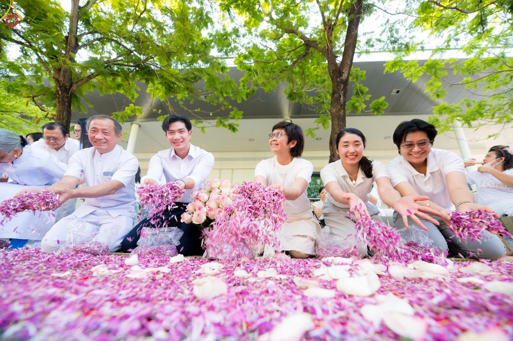 ภาพ No.304014:วันที่ 25 มกราคม พ.ศ. 2569 พิธีต้อนรับพระธรรมยาตรา  รร.สามัคคีราษฏร์บำรุง-วัดพระธรรมกาย ในโครงการธรรมยาตรา กตัญญูบูชา มหาปูชนียาจารย์ พระมงคลเทพมุนี(สด จนฺทสโร) พระผู้ปราบมาร อนุสรณ์สถาน 7 แห่ง ปีที่ 14