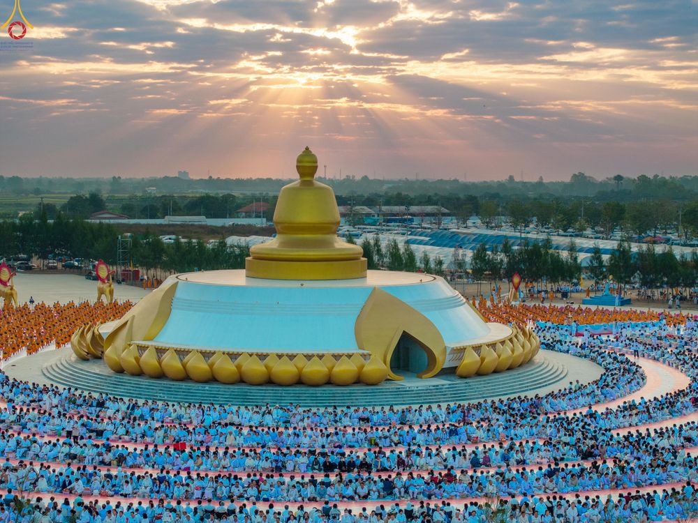 ภาพ No.302398:วันที่ 24 มกราคม พ.ศ. 2569 พิธีตักบาตรพระธรรมยาตรา ณ อนุสรณ์สถานลำดับที่ 5 สถานที่เผยแผ่วิชชาธรรมกายครั้งแรก อนุสรณ์สถานบางปลา วัดบางปลา อำเภอบางเลน จังหวัดนครปฐม ในโครงการธรรมยาตรา กตัญญูบูชา มหาปูชนียาจารย์ พระมงคลเทพมุนี(สด จนฺทสโร) พระผู้ปราบมาร อนุส