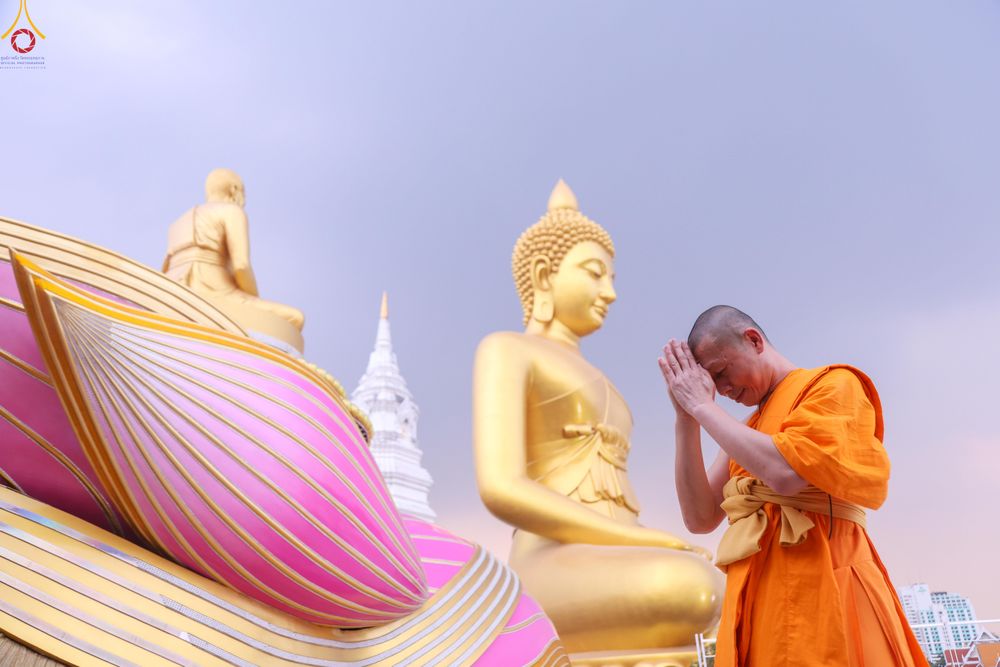 ภาพ No.300094:วันที่ 22 มกราคม พ.ศ.2569 พระธรรมยาตราปฏิบัติธรรม และถ่ายภาพหมู่ประวัติศาสตร์ ณ อาคารธรรมยาตรา กตัญญูบูชามหาปูชนียาจารย์  ตรงข้ามวัดปากน้ำภาษีเจริญ จ.กรุงเทพมหานคร ในโครงการธรรมยาตรา กตัญญูบูชา มหาปูชนียาจารย์ พระมงคลเทพมุนี(สด จนฺทสโร) พระผู้ปราบมาร อนุ