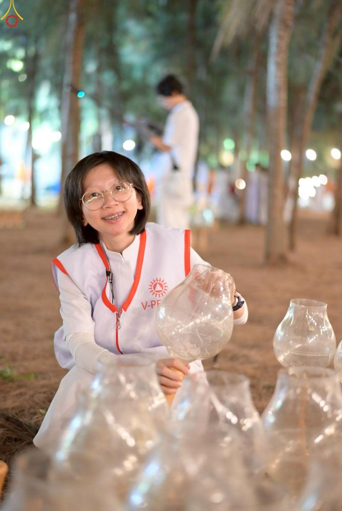 ภาพ No.301455:ภาพเบื้องหลังอาสาสมัครรวมใจ ชุดที่ 4 ในโครงการธรรมยาตรา กตัญญูบูชา มหาปูชนียาจารย์ พระมงคลเทพมุนี(สด จนฺทสโร) พระผู้ปราบมาร อนุสรณ์สถาน 7 แห่ง ปีที่ 14