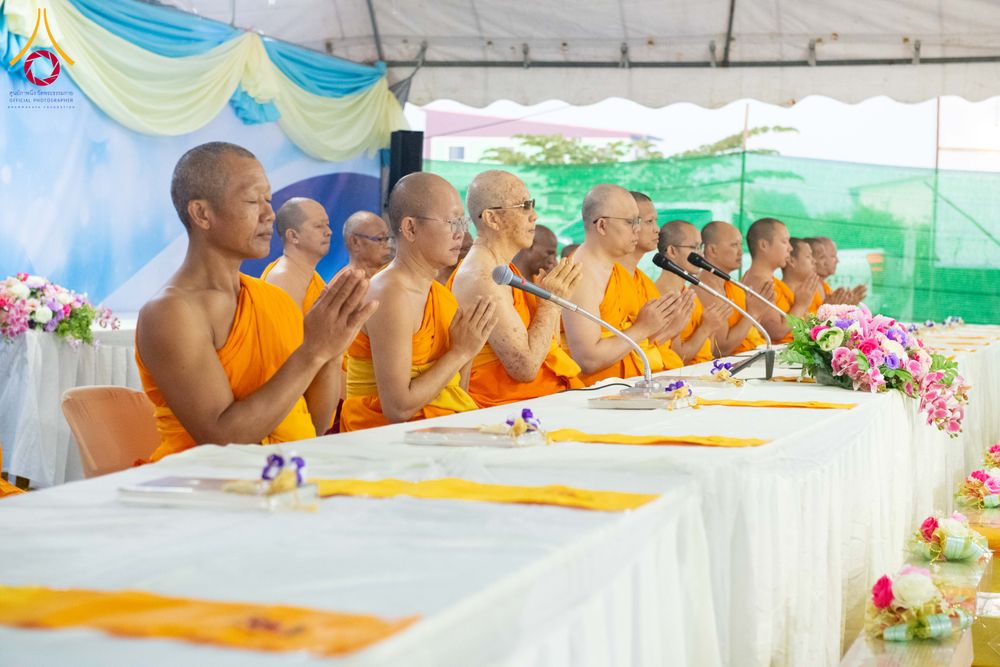 ภาพ No.291374:วันที่ 10 มกราคม พ.ศ. 2569 พิธีถวายภัตตาหารเป็นสังฆทาน แด่พระธรรมยาตรา ณ อนุสรณ์สถานคลองบางนางแท่น อ.สามพราน จ.นครปฐม ในโครงการธรรมยาตรา กตัญญูบูชา มหาปูชนียาจารย์ พระมงคลเทพมุนี(สด จนฺทสโร) พระผู้ปราบมาร อนุสรณ์สถาน 7 แห่ง ปีที่ 14