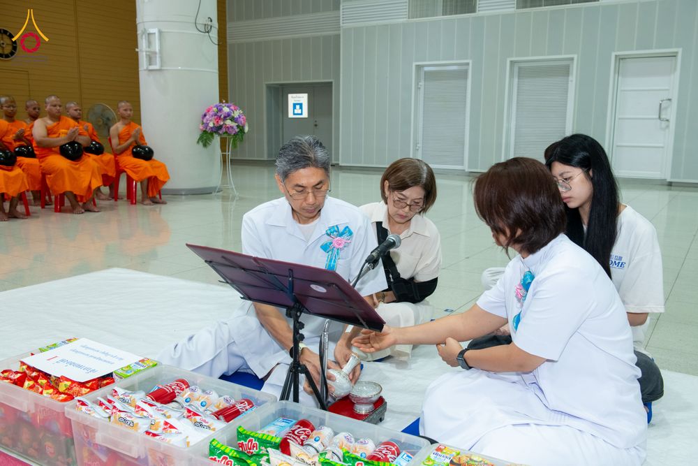 ภาพ No.322881:วันเสาร์ที่ 18 เมษายน พ.ศ. 2569 ตักบาตรฉลองพระใหม่ โครงการอุปสมบทหมู่ธรรมทายาท ระดับอุดมศึกษา รุ่นที่ 53 ภาคฤดูร้อน  ณ ฟ้องปฏิบัติธรรม ชั้นลอย 1/2 มหารัตนวิหารคด คอร์ 13 วัดพระธรรมกาย