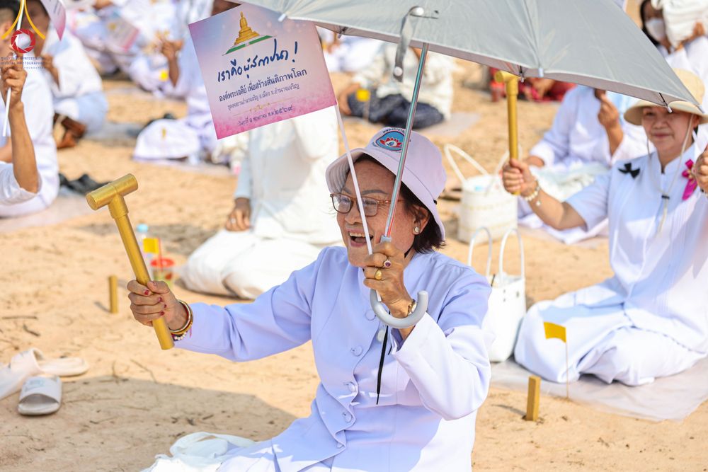 ภาพ No.327236:วันศุกร์ที่ 1 พฤษภาคม พ.ศ.2569 พิธีทอดผ้าป่า โปรยรัตนชาติ ตอกเสาเข็มมงคลต้นแรก สถาปนา “องค์พระเจดีย์เพื่อสร้างสันติภาพโลก” (แห่งแรกของภาคอีสาน) ณ ธุดงคสถานอำนาจเจริญ  อ.เมือง จ.อำนาจเจริญ
