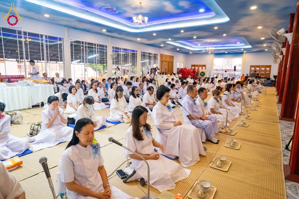 ภาพ No.195911:พิธีถวายภัตตาหารเป็นสังฆทาน แด่พระธรรมยาตรา ณ วัดโบสถ์(บน) ตำบลบางคูเวียง อำเภอบางกรวย จังหวัดนนทบุรี ในโครงการธรรมยาตรา กตัญญูบูชา มหาปูชนียาจารย์ พระมงคลเทพมุนี(สด จนฺทสโร) พระผู้ปราบมาร อนุสรณ์สถาน 7 แห่ง ปีที่ 13 วันที่ 16 มกราคม พ.ศ. 2568