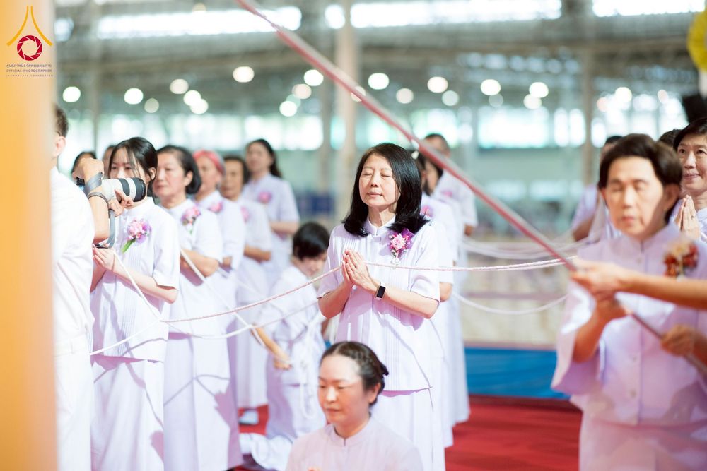 ภาพ No.261240:วันอาทิตย์ที่ 5 ตุลาคม พ.ศ. 2568 พิธีจุดเทียนใจ ไฟนิรันด์ อนันตชัย ณ สภาธรรมกายสากล วัดพระธรรมกาย