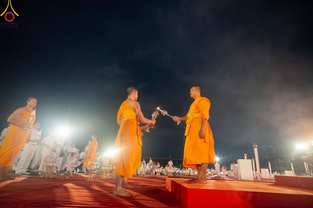 ภาพ No.160614:พิธีจุดประทีป 20,000 ดวง บูชาพระมหาธรรมกายเจดีย์ และบูชาพระมงคลเทพมุนี (สด จนฺทสโร) พระผู้ปราบมาร ณ ลานธรรม พระมหาธรรมกายเจดีย์ วัดพระธรรมกาย จ.ปทุมธานี วันที่ 10 ตุลาคม พ.ศ. 2567