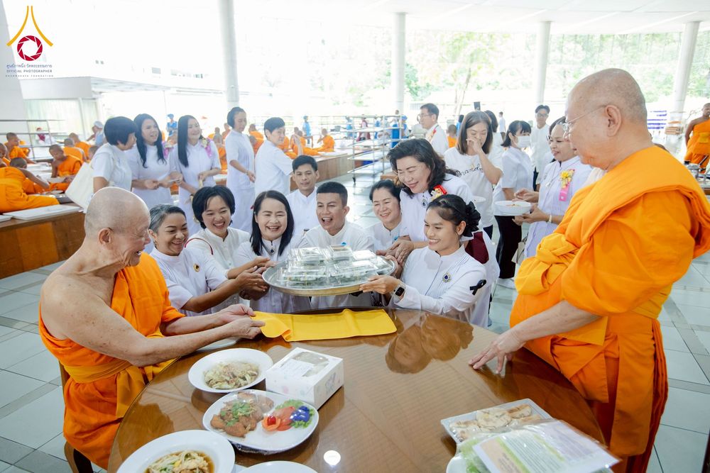 ภาพ No.265943:วันพุธที่ 5 พฤศจิกายน พ.ศ. 2568 (วันพระ ขึ้น 15 ค่ำ เดือน 12) พิธีบุพเปตพลี ครั้งที่ 172 ร่วมอุทิศบุญแด่หมู่ญาติที่ล่วงลับไปแล้ว และสืบทอดอายุพระพุทธศาสนา ณ หอฉันคุณยายอาจารย์ฯ วัดพระธรรมกาย