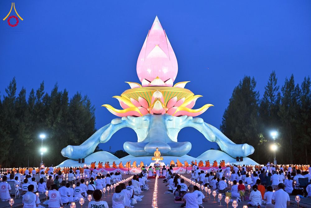 ภาพ No.250481:วันอังคารที่ 7 ตุลาคม พ.ศ. 2568 พิธีจุดประทีปบูชาพระรัตนตรัย ณ ลานธรรมปทุมรัตน์ธรรมเจดีย์ พุทธอุทยานนานาชาติ อ.โพนพิสัย จ.หนองคาย