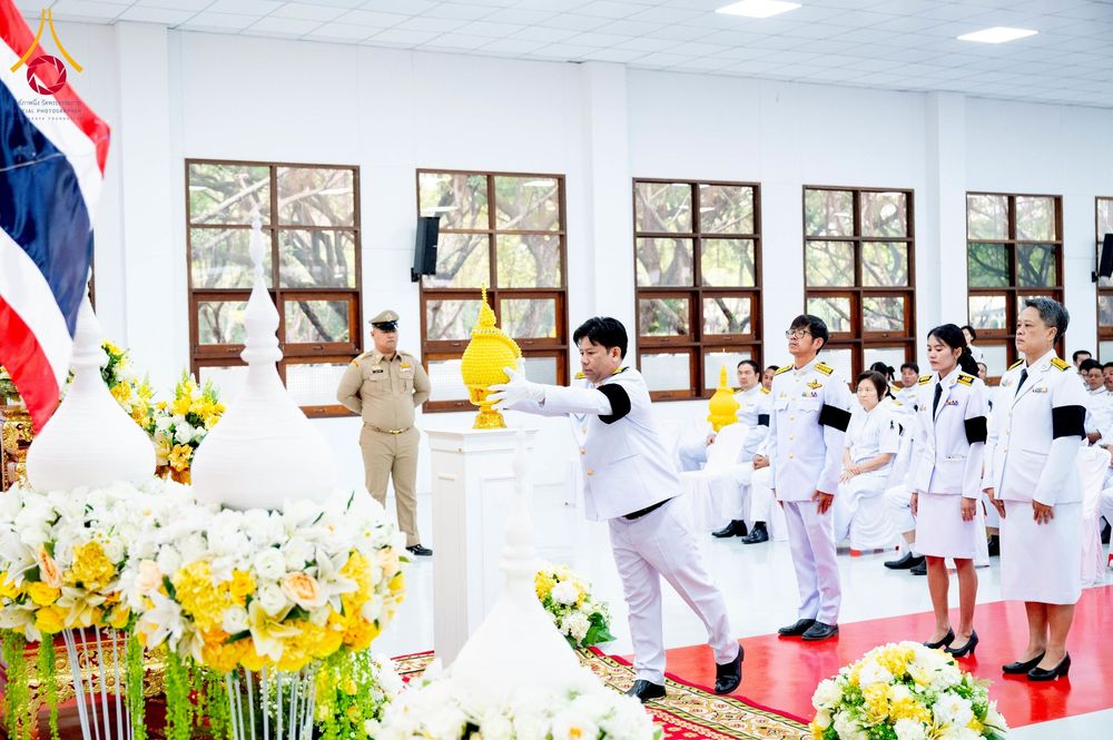 ภาพ No.276047:วันที่ 5 ธันวาคม พ.ศ. 2568 พสกนิกรอำเภอคลองหลวง พร้อมใจบำเพ็ญกุศลอุทิศถวาย “ในหลวงรัชกาลที่ 9” น้อมรำลึกในพระมหากรุณาธิคุณ เนื่องในวันคล้ายวันพระบรมราชสมภพ วันชาติ และวันพ่อแห่งชาติ ณ อาคารปลูกศรัทธา 2 วัดพระธรรมกาย อำเภอคลองหลวง จังหวัดปทุมธานี