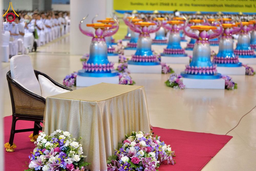 ภาพ No.215333:วันอาทิตย์ต้นเดือนที่ 6 เมษายน พ.ศ. 2568 พิธีบูชาข้าวพระ สภาธรรมกายสากล วัดพระธรรมกาย