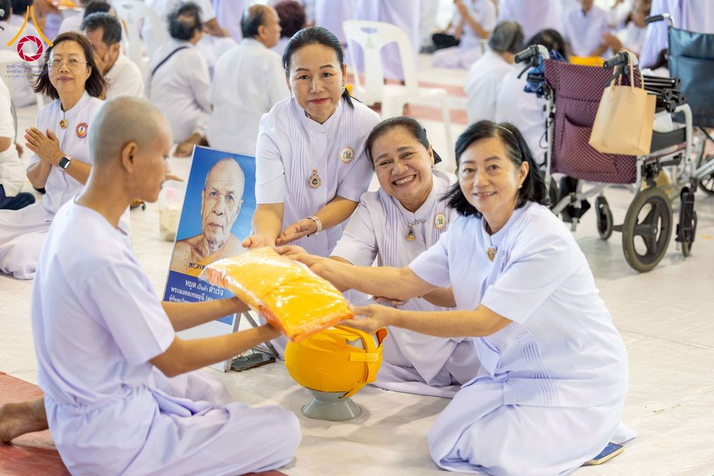 ภาพ No.277427:วันเสาร์ที่ 6 ธันวาคม พ.ศ. 2568 พิธีบรรพชาอุปสมบทและพิธีถวายบาตร โครงการอุปสมบทบูชาธรรมมหาปูชนียาจารย์ ประจำปี พ.ศ.2568 โครงการบวชพระนานาชาติ AEC และ WAB รุ่น CEO (นักบริหาร) รุ่นที่ 5 ณ โบสถ์พระไตรปิฏก วัดพระธรรมกาย