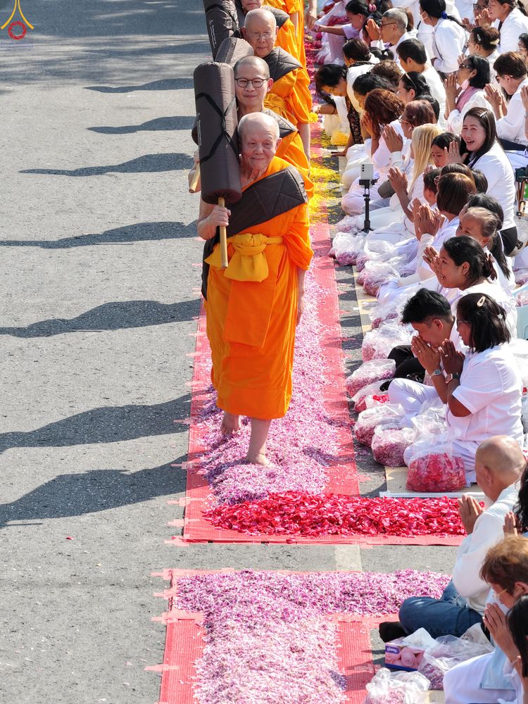 ภาพ No.304751:วันที่ 25 มกราคม พ.ศ. 2569 พิธีต้อนรับพระธรรมยาตรา (ภาพชุดที่ 2) รร.สามัคคีราษฏร์บำรุง-วัดพระธรรมกาย ในโครงการธรรมยาตรา กตัญญูบูชา มหาปูชนียาจารย์ พระมงคลเทพมุนี(สด จนฺทสโร) พระผู้ปราบมาร อนุสรณ์สถาน 7 แห่ง ปีที่ 14