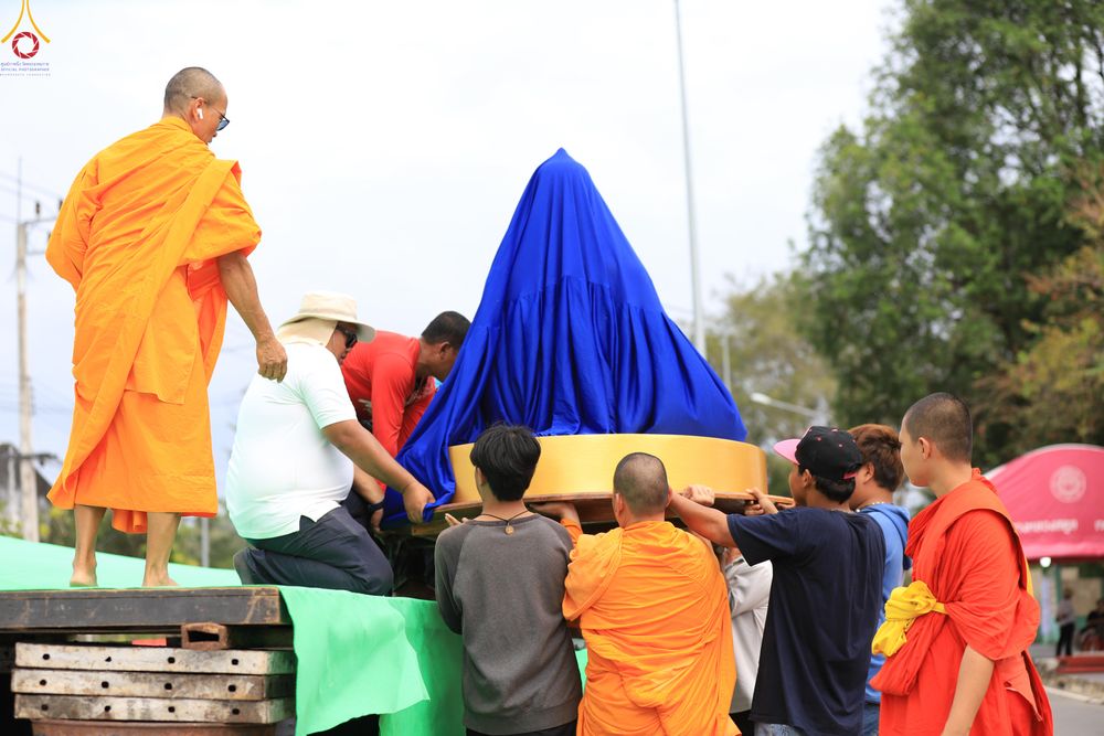 ภาพ No.280836:วันที่ 27 ธันวาคม พ.ศ.2568 คณะสงฆ์และเจ้าหน้าที่ทุกสังกัด ช่วยกันเตรียมงานตักบาตรพระ 1,000 รูป จ.สตูล