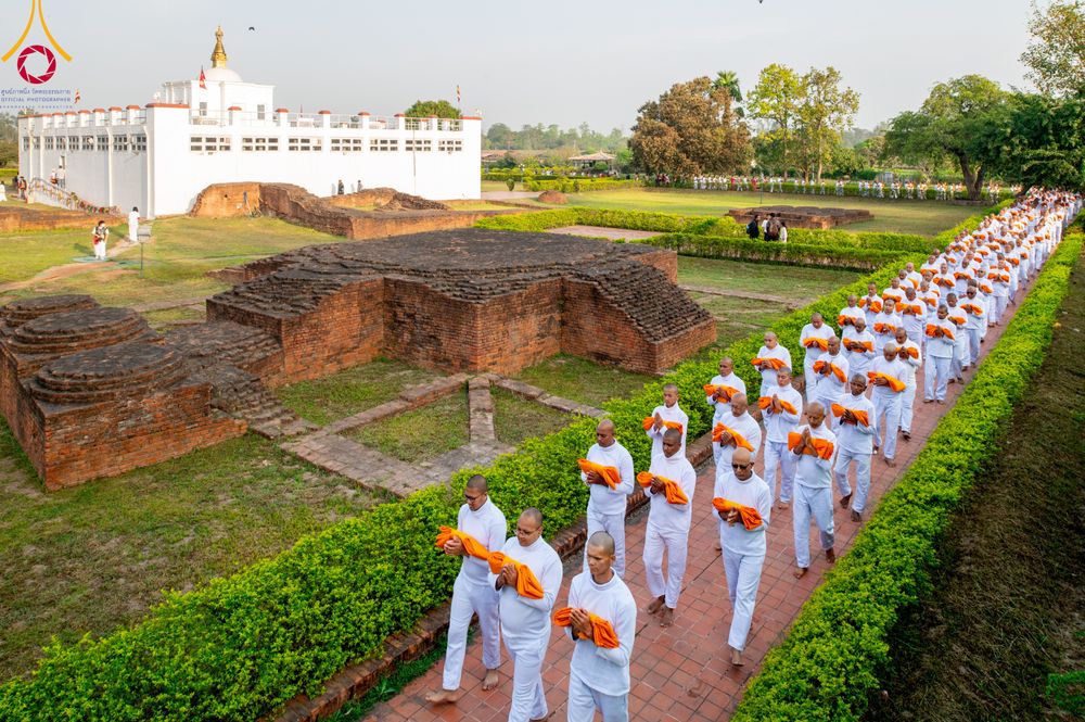 ภาพ No.314084:วันจันทร์ที่ 16 มีนาคม พ.ศ. 2569 พิธีเวียนเทียนประทักษิณ และพิธีบรรพชาสามเณร 500 รูป ณ วิหารมายาเทวี ประเทศเนปาล