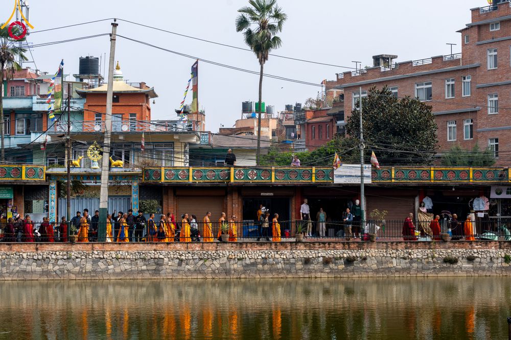 ภาพ No.313505:วันพฤหัสบดีที่ 12 มีนาคม พ.ศ. 2569 ขบวนแห่นาคธรรมทายาทในโครงการบรรพชาสามเณร 500 รูป  จาก นาคบาฮาล (Nagbahal) สู่จัตุรัสปาทัน (Patan Durbar Square) ประเทศเนปาล