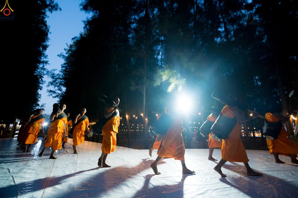 ภาพ No.288372:วันที่ 4 มกราคม พ.ศ. 2569 พระธรรมยาตราปฏิบัติธรรม และถ่ายภาพหมู่ประวัติศาสตร์ ในโครงการธรรมยาตรา กตัญญูบูชา มหาปูชนียาจารย์ พระมงคลเทพมุนี(สด จนฺทสโร) พระผู้ปราบมาร อนุสรณ์สถาน 7 แห่ง ปีที่ 14 ณ อนุสรณ์สถานมหาวิหารพระมงคลเทพมุนี (โลตัสแลนด์) อ.สองพี่น้อง