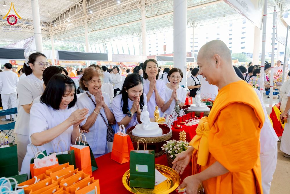 ภาพ No.273050:วันอาทิตย์ที่ 23 พฤศจิกายน พ.ศ.2568 พิธีมุทิตาสักการะ พระมหาเถระและพระเถระ ประจำปีพุทธศักราช 2568 ณ ห้องแก้วสารพัดนึก 2 สภาธรรมกายสากล  วัดพระธรรมกาย