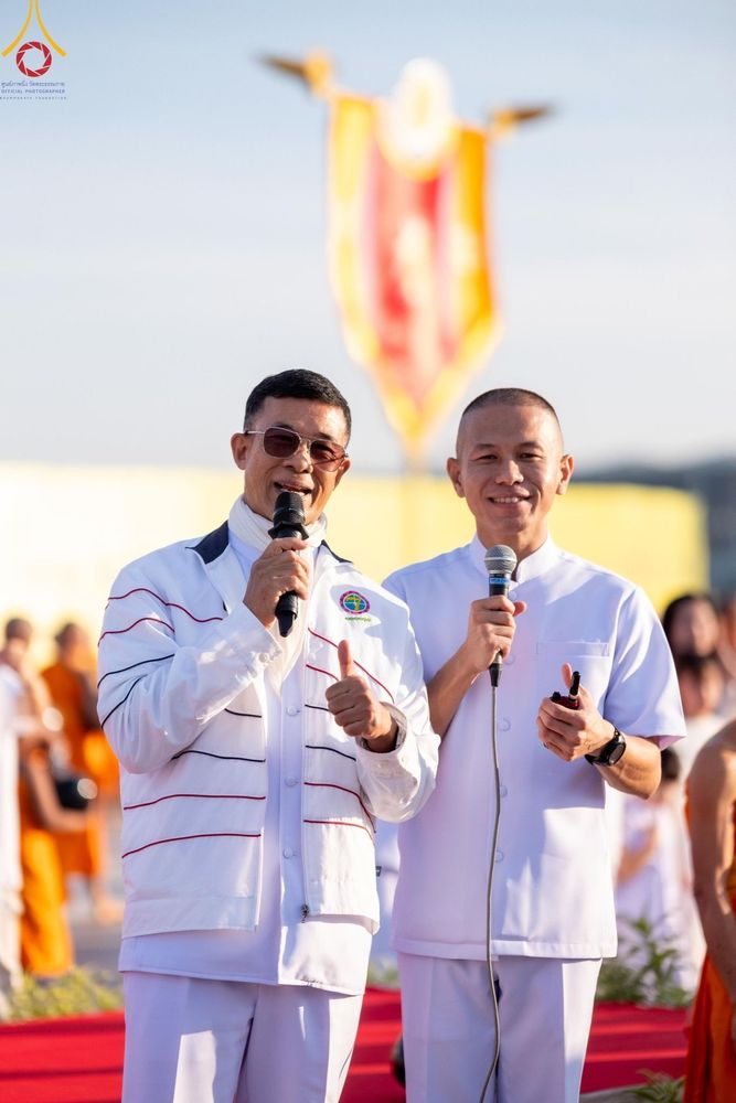 ภาพ No.187921:พิธีตักบาตรฉลองพระใหม่ ต้อนรับพุทธศักราช 2568 ณ ลานธรรมพระมหาธรรมกายเจดีย์ วัดพระธรรมกาย จ.ปทุมธานี วันที่ 1 มกราคม พ.ศ. 2568