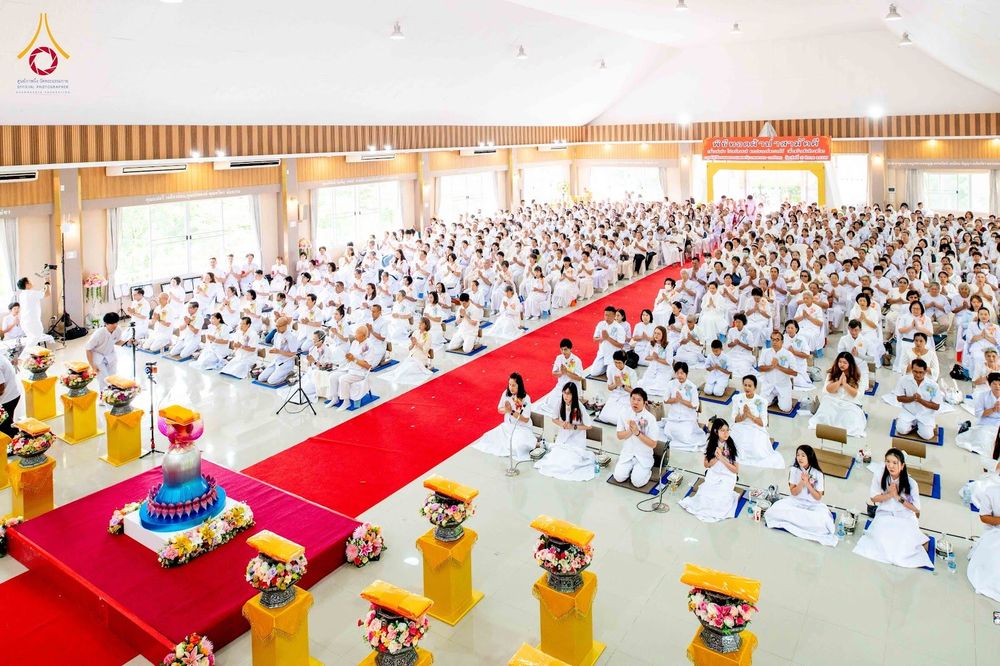 ภาพ No.346579:วันอาทิตย์ที่ 30 สิงหาคม พ.ศ.2569 พิธีทอดผ้าป่า สวดธรรมจักรกัปปวัตนสูตรกลั่นแผ่นดินโปรยรัตนชาติ  สถาปนาองค์พระเจดีย์เพื่อสร้างสันติภาพโลก  ณ ศูนย์ปฏิบัติธรรมพนมสารคาม (เพชรตะวัน) จังหวัดฉะเชิงเทรา