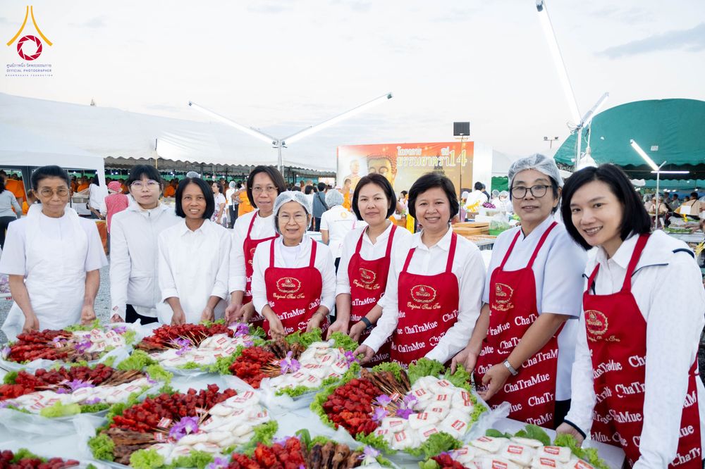 ภาพ No.300994:วันที่ 23 มกราคม พ.ศ. 2569 พิธีถวายภัตตาหารเป็นสังฆทาน แด่พระธรรมยาตรา ณ อนุสรณ์สถานบางปลา วัดบางปลา อำเภอบางเลน จังหวัดนครปฐม ในโครงการธรรมยาตรา กตัญญูบูชา มหาปูชนียาจารย์ พระมงคลเทพมุนี(สด จนฺทสโร) พระผู้ปราบมาร อนุสรณ์สถาน 7 แห่ง ปีที่ 14