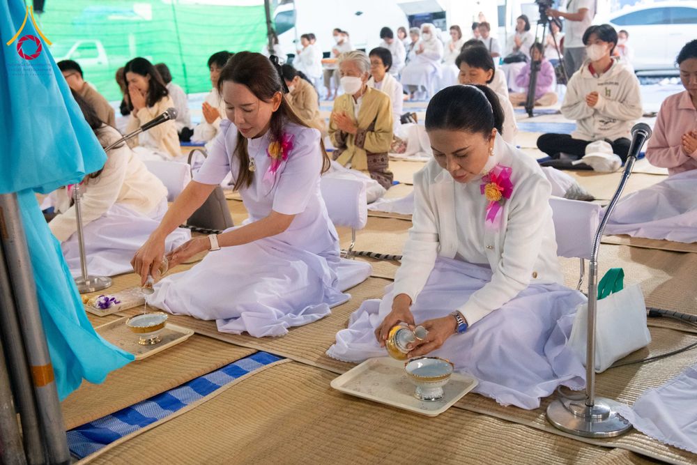 ภาพ No.291389:วันที่ 10 มกราคม พ.ศ. 2569 พิธีถวายภัตตาหารเป็นสังฆทาน แด่พระธรรมยาตรา ณ อนุสรณ์สถานคลองบางนางแท่น อ.สามพราน จ.นครปฐม ในโครงการธรรมยาตรา กตัญญูบูชา มหาปูชนียาจารย์ พระมงคลเทพมุนี(สด จนฺทสโร) พระผู้ปราบมาร อนุสรณ์สถาน 7 แห่ง ปีที่ 14