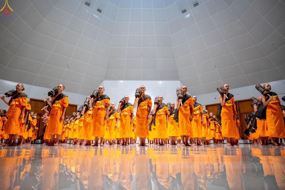 ภาพ No.288395:วันที่ 4 มกราคม พ.ศ. 2569 พระธรรมยาตราปฏิบัติธรรม และถ่ายภาพหมู่ประวัติศาสตร์ ในโครงการธรรมยาตรา กตัญญูบูชา มหาปูชนียาจารย์ พระมงคลเทพมุนี(สด จนฺทสโร) พระผู้ปราบมาร อนุสรณ์สถาน 7 แห่ง ปีที่ 14 ณ อนุสรณ์สถานมหาวิหารพระมงคลเทพมุนี (โลตัสแลนด์) อ.สองพี่น้อง