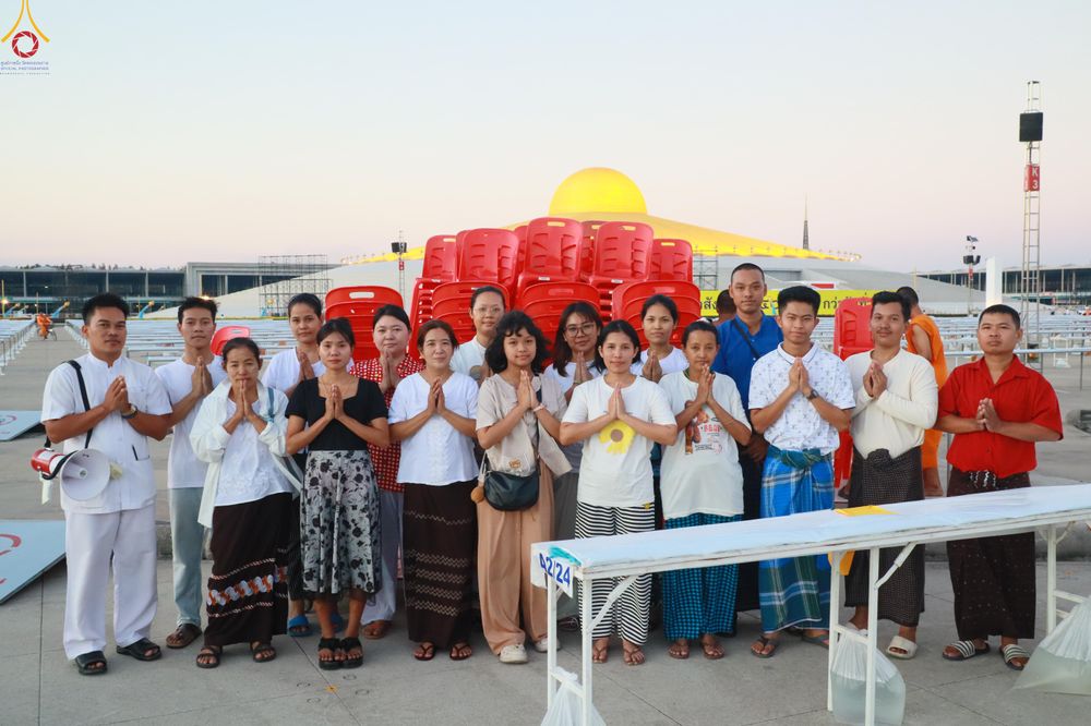 ภาพ No.322032:วันที่ 12 -13 เมษายน พ.ศ.2569 การเตรียมกล่องไทยธรรม + การขนย้ายเก้าอี้ เพื่องานถวายมหาสังฆทาน 40,000 กว่าวัดทั่วประเทศ วันคุ้มครองโลก 22 เมษายน พ.ศ.2569 วัดพระธรรมกาย