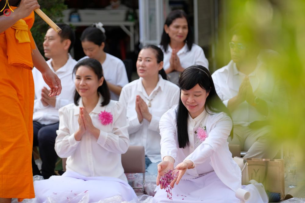 ภาพ No.287859:วันที่ 3 มกราคม พ.ศ. 2569 พิธีต้อนรับพระธรรมยาตรา ครั้งที่ 2 (ภาพชุดที่ 2) ในโครงการธรรมยาตรา กตัญญูบูชา มหาปูชนียาจารย์ พระมงคลเทพมุนี(สด จนฺทสโร) พระผู้ปราบมาร อนุสรณ์สถาน 7 แห่ง ปีที่ 14 ณ อนุสรณ์สถานมหาวิหารพระมงคลเทพมุนี (โลตัสแลนด์) อ.สองพี่น้อง จ.