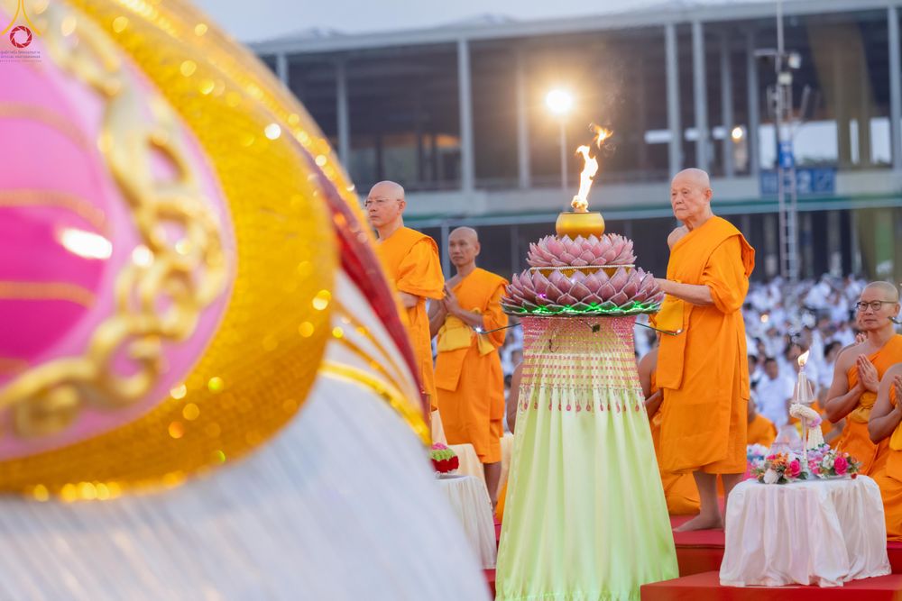 ภาพ No.307863:วันที่ 31 มกราคม พ.ศ. 2569 พิธีจุดประทีปธรรมถวายเป็นพุทธบูชา  และบูชาธรรมมหาปูชนียาจารย์ (ภาพชุดที่ 2) ณ วัดพระธรรมกาย ปทุมธานี ในโครงการธรรมยาตรา กตัญญูบูชา มหาปูชนียาจารย์ พระมงคลเทพมุนี(สด จนฺทสโร) พระผู้ปราบมาร อนุสรณ์สถาน 7 แห่ง ปีที่ 14