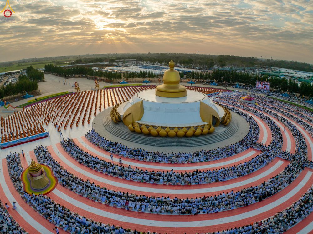 ภาพ No.302397:วันที่ 24 มกราคม พ.ศ. 2569 พิธีตักบาตรพระธรรมยาตรา ณ อนุสรณ์สถานลำดับที่ 5 สถานที่เผยแผ่วิชชาธรรมกายครั้งแรก อนุสรณ์สถานบางปลา วัดบางปลา อำเภอบางเลน จังหวัดนครปฐม ในโครงการธรรมยาตรา กตัญญูบูชา มหาปูชนียาจารย์ พระมงคลเทพมุนี(สด จนฺทสโร) พระผู้ปราบมาร อนุส