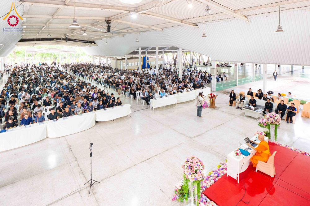 ภาพ No.336469:วันเสาร์ที่ 20 มิถุนายน 2569  โรงเรียน อบต.คลองสาม จัดโครงการ “โรงเรียนพ่อ–แม่”  เสริมพลังครอบครัวร่วมพัฒนาเด็กสู่การเป็นคนเก่งและดี  ผู้นำฟื้นฟูศีลธรรมโลก ณ วัดพระธรรมกาย