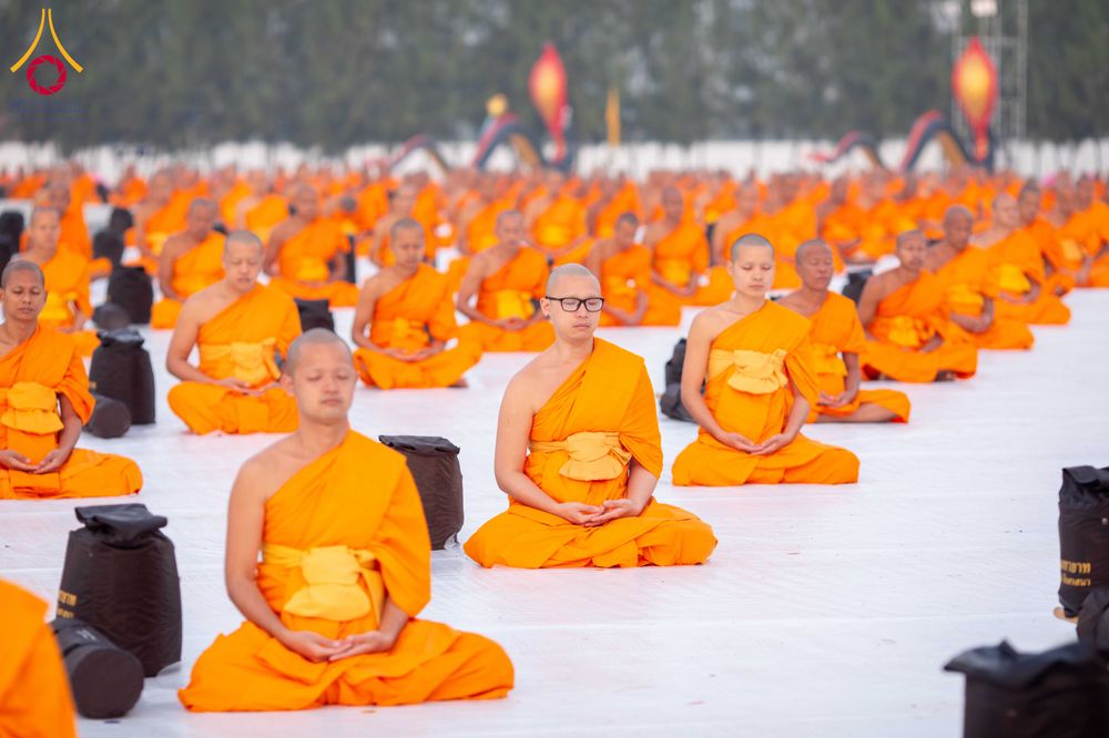 ภาพ No.299761:วันที่ 19 มกราคม พ.ศ.2569 พระธรรมยาตราปฏิบัติธรรมและถ่ายภาพหมู่ประวัติศาสตร์ ณ อนุสรณ์สถานลำดับที่ 5 สถานที่เผยแผ่วิชชาธรรมกายครั้งแรก  อนุสรณ์สถานบางปลาวัดบางปลา อ.บางเลน จ.นครปฐม ในโครงการธรรมยาตรา กตัญญูบูชา มหาปูชนียาจารย์ พระมงคลเทพมุนี(สด จนฺทสโร) 