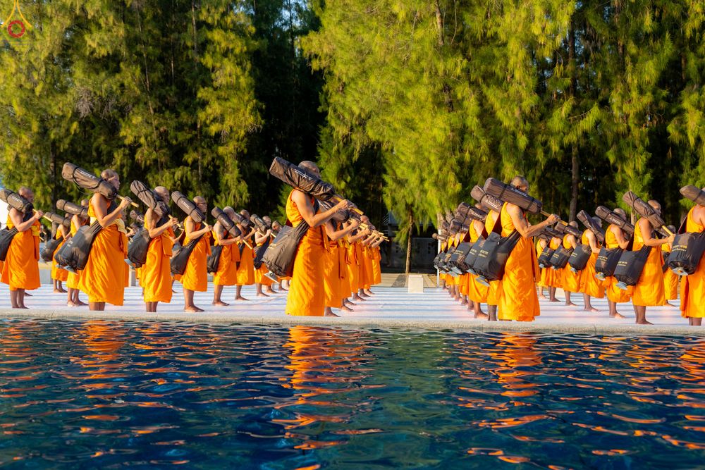 ภาพ No.281695:วันที่ 24 ธันวาคม พ.ศ.2568 พระธรรมยาตรา ปฏิบัติธรรม และถ่ายภาพหมู่ประวัติศาสตร์ ณ ลานหน้ามหาวิหารพระมงคลเทพมุนีฯ วัดพระธรรมกาย