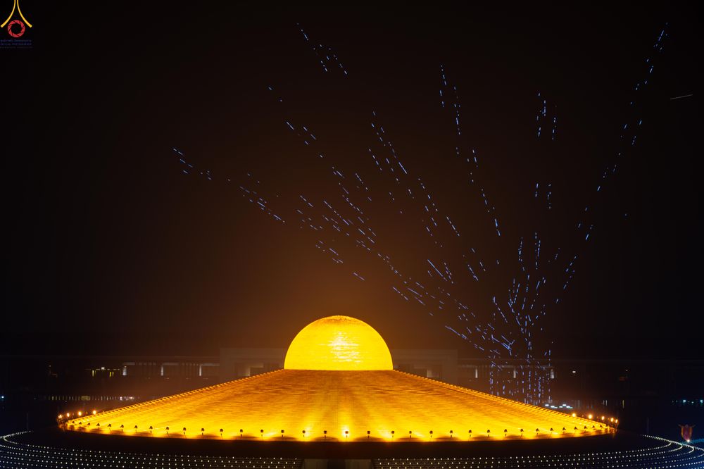 ภาพ No.308139:วันที่ 31 มกราคม พ.ศ. 2569 พิธีจุดประทีปธรรมถวายเป็นพุทธบูชา  และบูชาธรรมมหาปูชนียาจารย์ (ภาพชุดที่ 3) ณ วัดพระธรรมกาย ปทุมธานี ในโครงการธรรมยาตรา กตัญญูบูชา มหาปูชนียาจารย์ พระมงคลเทพมุนี(สด จนฺทสโร) พระผู้ปราบมาร อนุสรณ์สถาน 7 แห่ง ปีที่ 14