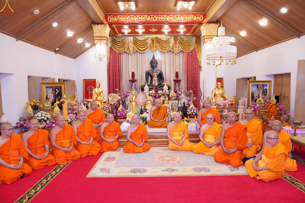 ภาพ No.286247:วันที่ 12 กรกฎาคม พศ.2568 (แรม 2 ค่ำ เดือน 8) พระภิกษุวัดพระธรรมกาย ทำวัตรพระผู้ใหญ่ เนื่องในวันเข้าพรรษา