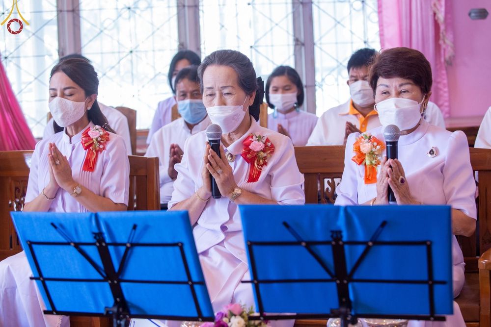 ภาพ No.73700:พิธีเจริญพระพุทธมนต์ ปฏิบัติธรรม มอบทุนการศึกษา ถวายสังฆทาน 106 วัด เพื่อถวายเป็นพุทธบูชา และขับเคลื่อนโครงการหมู่บ้านรักษาศีล 5  โดยคณะสงฆ์จังหวัดนนทบุรี คณะศิษยานุศิษย์วัดพระธรรมกาย โครงการธรรมยาตราฯ ปีที่ 11 ณ วัดตะเคียน อ.บางกรวย จ.นนทบุรี วันที่ 21 