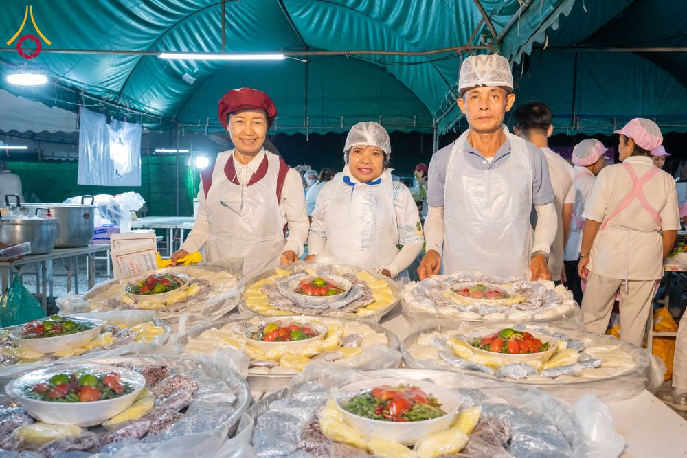 ภาพ No.299104:วันที่ 21 มกราคม พ.ศ. 2569 พิธีถวายภัตตาหารเป็นสังฆทาน แด่พระธรรมยาตรา ณ อนุสรณ์สถานบางปลา วัดบางปลา อำเภอบางเลน จังหวัดนครปฐม ในโครงการธรรมยาตรา กตัญญูบูชา มหาปูชนียาจารย์ พระมงคลเทพมุนี(สด จนฺทสโร) พระผู้ปราบมาร อนุสรณ์สถาน 7 แห่ง ปีที่ 14