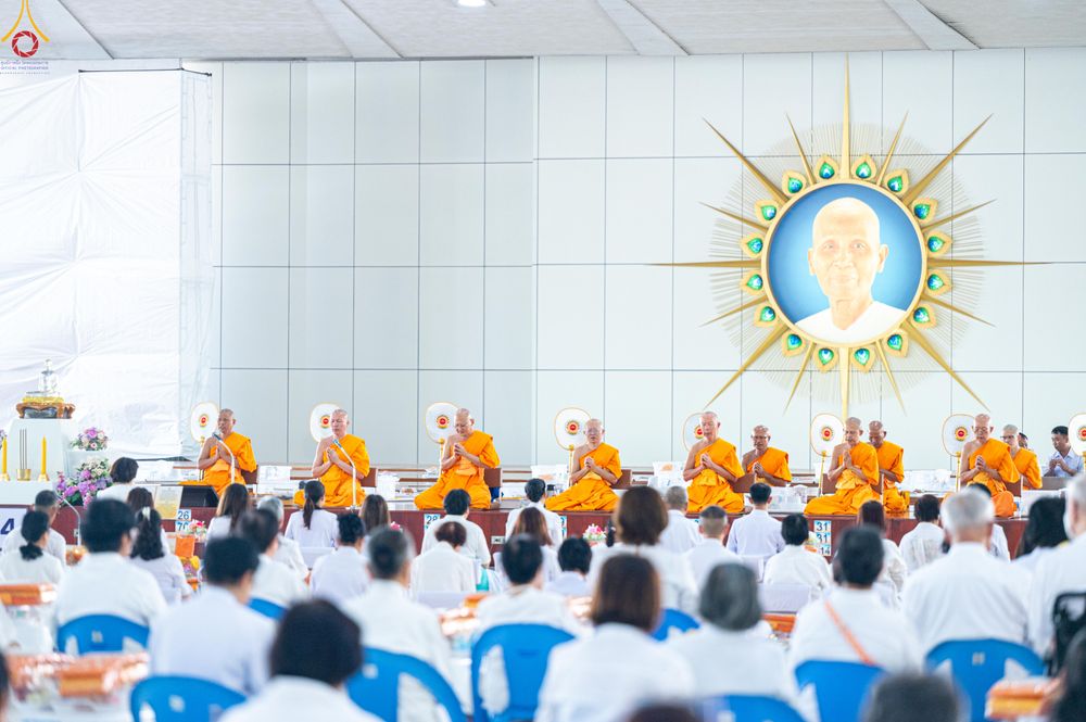 ภาพ No.337471:วันจันทร์ที่ 29 มิถุนายน พ.ศ.2569 (วันพระขึ้น 15 ค่ำ เดือน 8) พิธีบุพเปตพลี ครั้งที่ 184 ณ หอฉันคุณยายอาจารย์ฯ  พิธีสวดธัมมจักกัปปวัตนสูตร ครบ 8,495,000,000 จบ ณ มหาวิหารคด วัดพระธรรมกาย