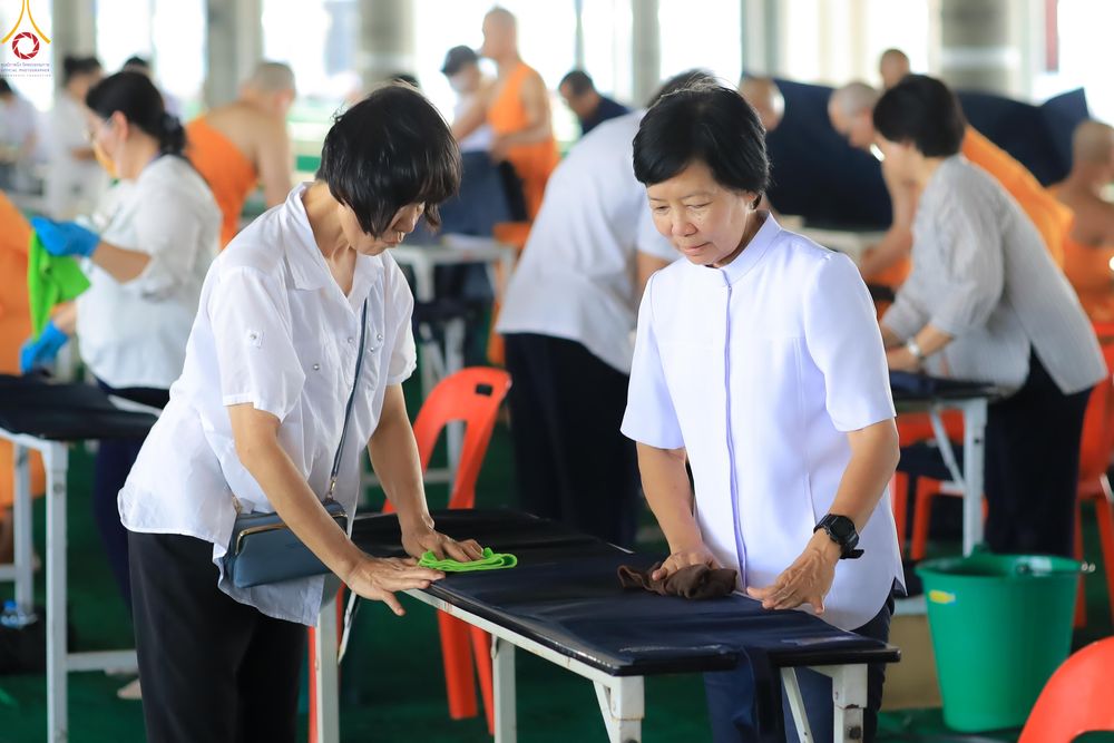 ภาพ No.322706:วันที่ 15-18 เมษายน พ.ศ.2569 การเเตรียมโต๊ะฉัน , เตรียมจุดพักค้าง , เรียงเก้าอี้ , เรียงกล่องไทยธรรม  เพื่องานถวายมหาสังฆทาน 40,000 กว่าวัดทั่วประเทศ วันคุ้มครองโลก 22 เมษายน พ.ศ.2569 วัดพระธรรมกาย