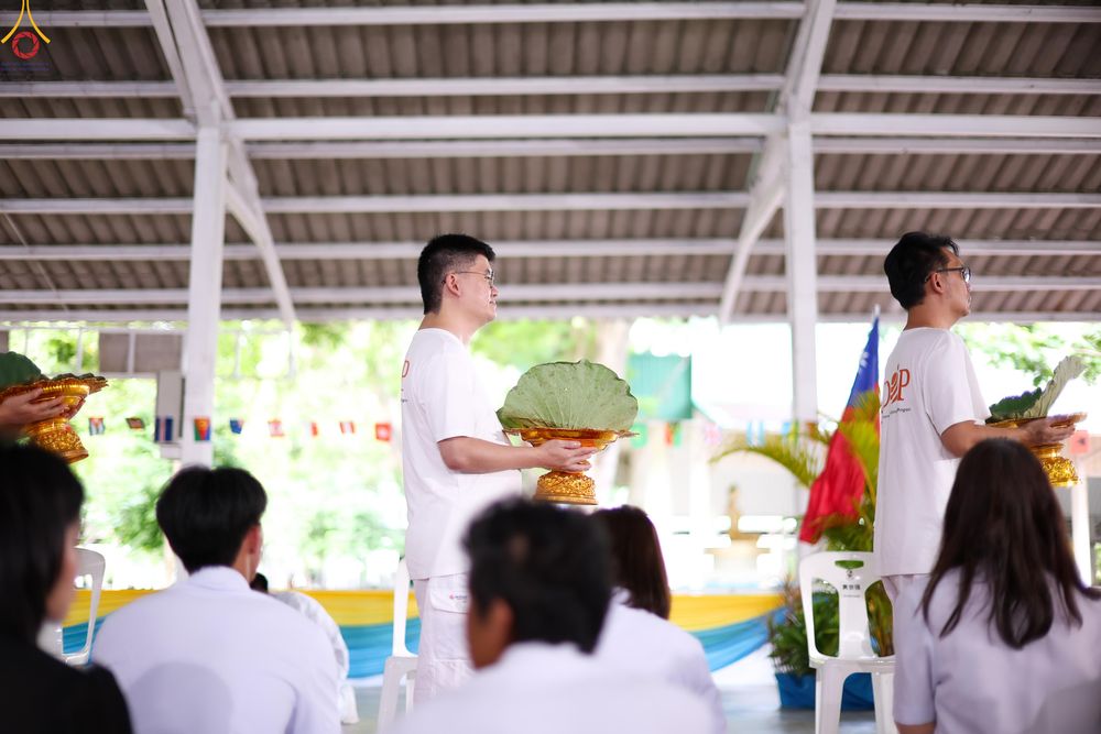 ภาพ No.338258:วันอาทิตย์ที่ 5 กรกฎาคม พศ.2569 พิธีตัดปอยผมธรรมทายาทนานาชาติ IDOP รุ่นที่ 21 จากประเทศจีน มาเลเซีย สิงคโปร์ และไต้หวัน ณ โถงช้าง วัดพระธรรมกาย