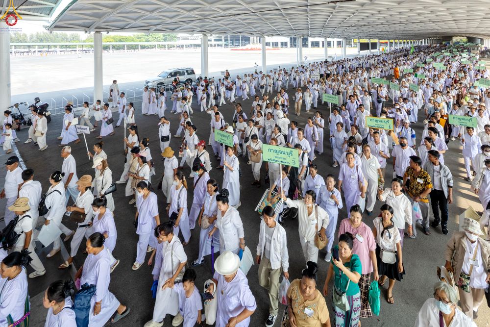 ภาพ No.324421:วันที่ 22 เมษายน พ.ศ.2569 (วันคุ้มครองโลก) งานถวายมหาสังฆทาน 40,000 กว่าวัดทั่วประเทศ บรรยากาศพระสังฆาธิการและสาธุชน  เดินทางเข้าลานธรรม วัดพระธรรมกาย