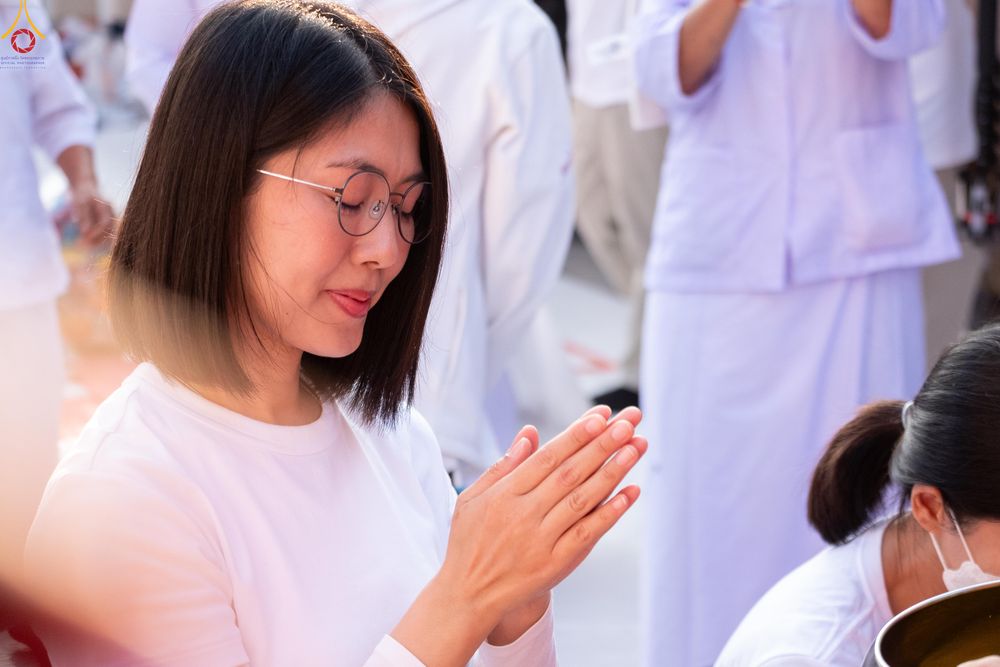 ภาพ No.294530:วันที่ 14 มกราคม พ.ศ. 2569 พิธีตักบาตรพระธรรมยาตรา ณ วัดสองพี่น้อง ต.ต้นตาล อ.สองพี่น้อง จ.สุพรรณบุรี ในโครงการธรรมยาตรา กตัญญูบูชา มหาปูชนียาจารย์ พระมงคลเทพมุนี(สด จนฺทสโร) พระผู้ปราบมาร อนุสรณ์สถาน 7 แห่ง ปีที่ 14