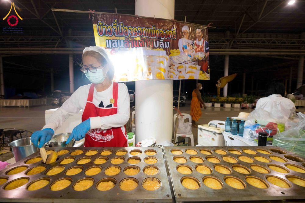 ภาพ No.303009:วันที่ 26 มกราคม พ.ศ. 2569 พิธีถวายภัตตาหารเป็นสังฆทาน แด่พระธรรมยาตรา ณ วัดพระธรรมกาย  จังหวัดปทุมธานี ในโครงการธรรมยาตรา กตัญญูบูชา มหาปูชนียาจารย์ พระมงคลเทพมุนี(สด จนฺทสโร) พระผู้ปราบมาร อนุสรณ์สถาน 7 แห่ง ปีที่ 14