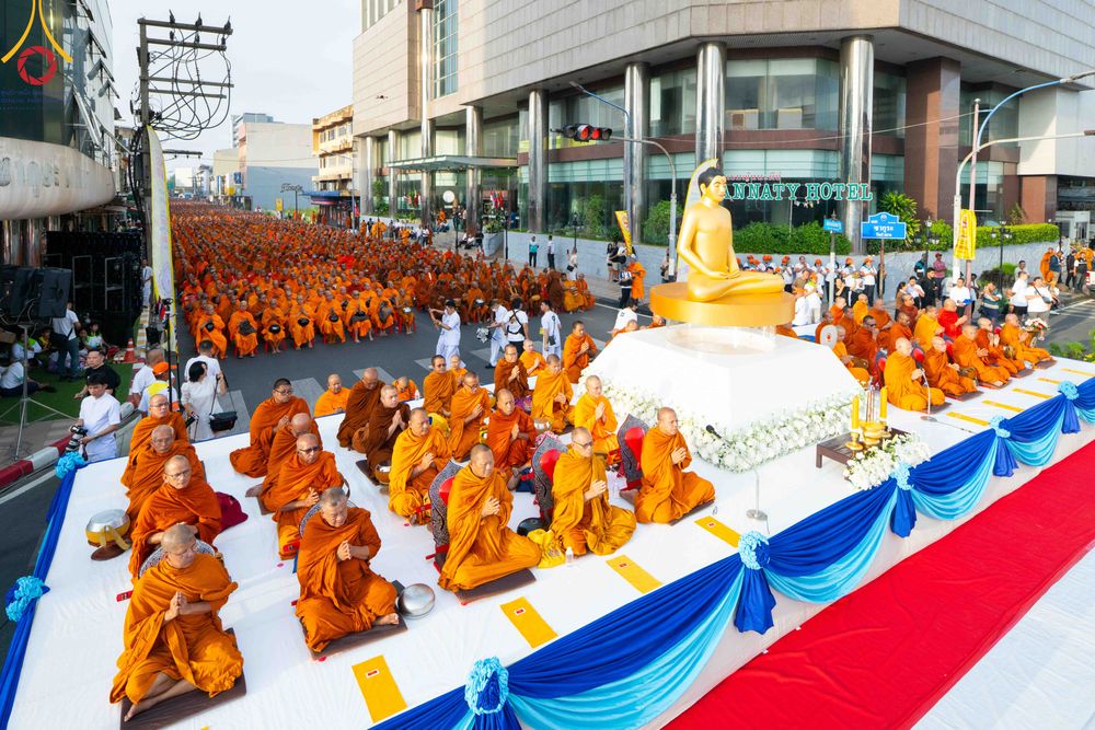 ภาพ No.343158:วันอาทิตย์ที่ 16 สิงหาคม พ.ศ.2569 พิธีตักบาตรพระ 10,000 รูป นานาชาติ ปีที่ 23 คณะสงฆ์ 4 ประเทศ 14 จังหวัดภาคใต้ น้อมถวายเป็นพุทธบูชา ทำบุญเพื่อแม่- พ่อ ณ ถนนนิพัทธ์อุทิศ 3 อ.หาดใหญ่ จ.สงขลา