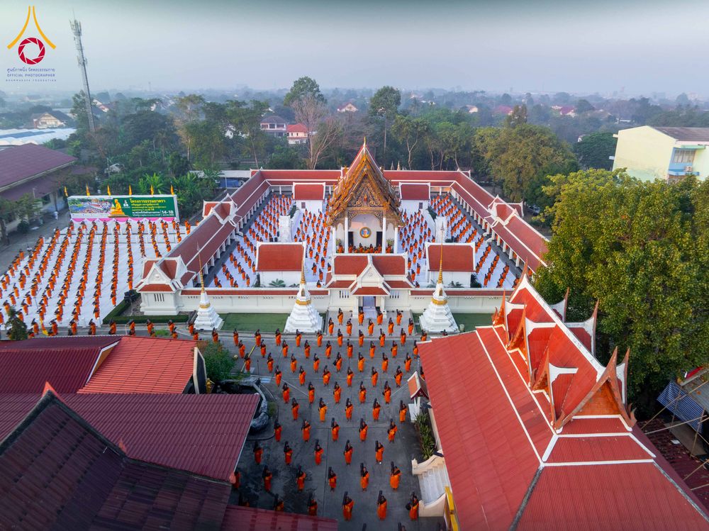 ภาพ No.297377:วันที่ 15 มกราคม พ.ศ.2569 พระธรรมยาตราปฏิบัติธรรมและถ่ายภาพหมู่ประวัติศาสตร์ อนุสรณ์สถานลำดับที่ 4 สถานที่เกิดด้วยกายธรรม  ณ วัดโบสถ์บน ต.บางคูเวียง จ.นนทบุรี ในโครงการธรรมยาตรา กตัญญูบูชา มหาปูชนียาจารย์ พระมงคลเทพมุนี(สด จนฺทสโร) พระผู้ปราบมาร อนุสรณ์ส